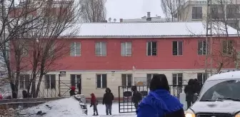 Van ve ilçelerinde kar yağışı nedeniyle 234 yerleşim yerinin yolu ulaşıma kapandı