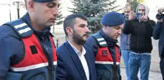 Çocuğa istismar dahil 12 suçtan aranan firari hükümlü, annesinin evindeki tünelde yakalandı