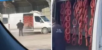 Akaryakıt istasyonunda yıkadıkları sucukları kentteki tostçulara satmışlar