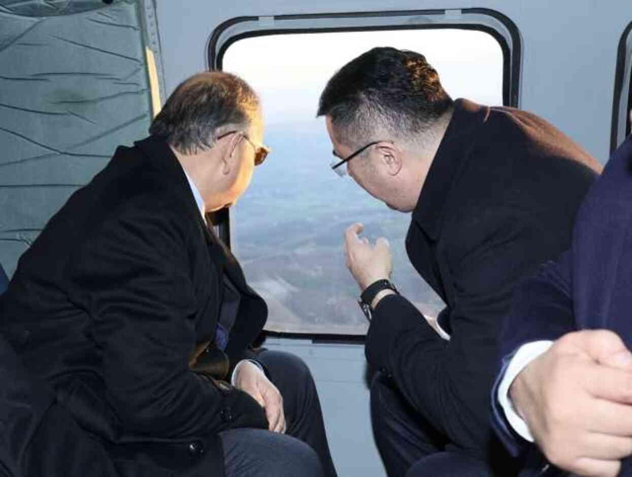 Bakan Özhaseki, 'Eşimin, çocuğumun mezarına yakın oturmak istiyorum' diyen depremzede kadınların isteğini geri çevirmedi Bakan Özhaseki, 'Eşimin, çocuğumun mezarına yakın oturmak istiyorum' diyen depremzede kadınların isteğini geri çevirmedi