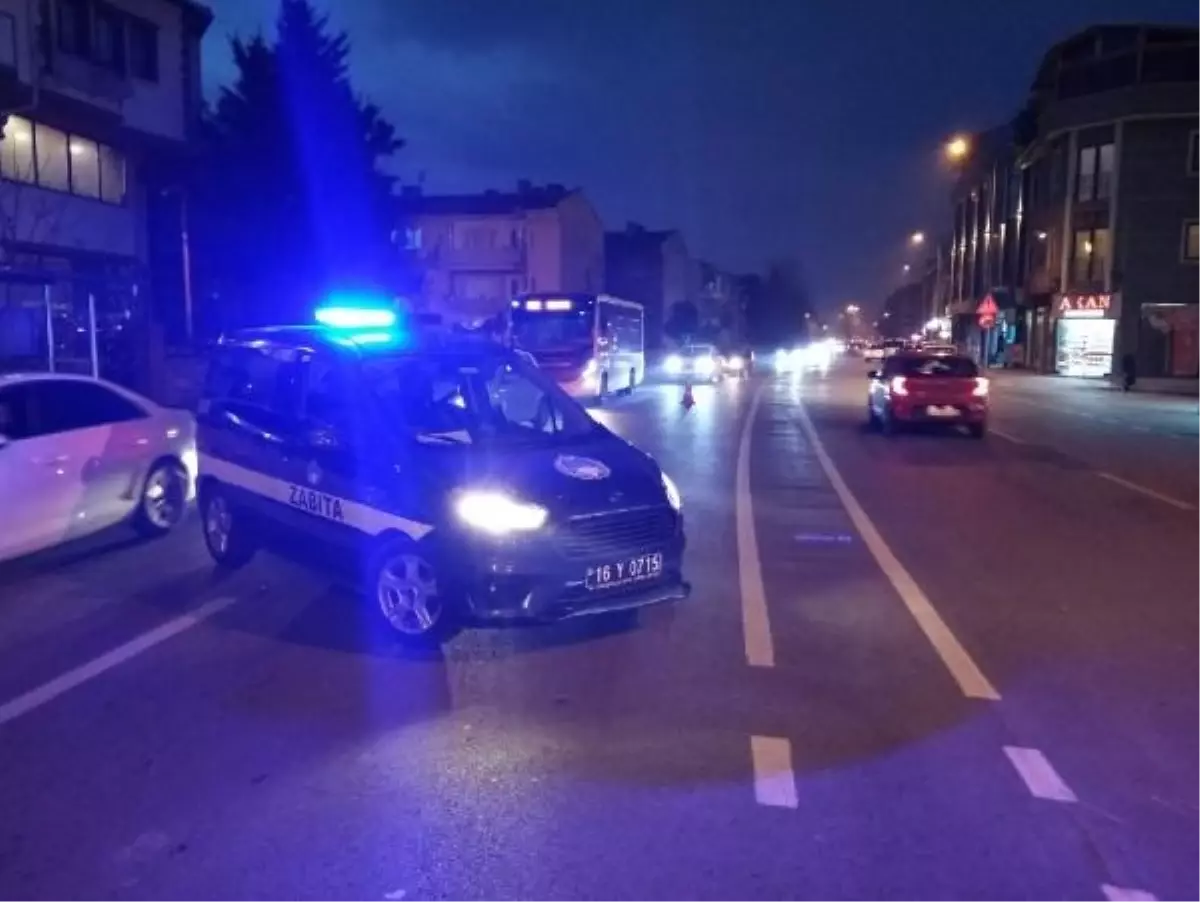 İnegöl'de Zabıta Aracıyla Çarpışan Ehliyetsiz Motosiklet Sürücüsü Yaralandı
