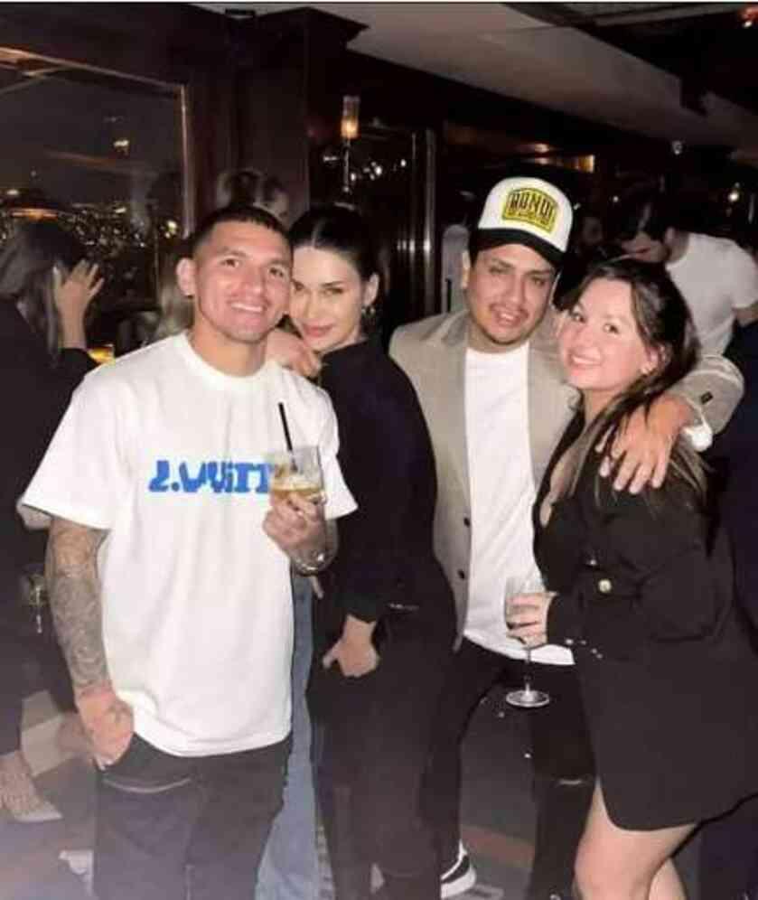 Büyük aşk bitti mi? Devrim Özkan ve Torreira birbirini takipten çıktı, fotoğrafları sildi Büyük aşk bitti mi? Devrim Özkan ve Torreira birbirini takipten çıktı, fotoğrafları sildi