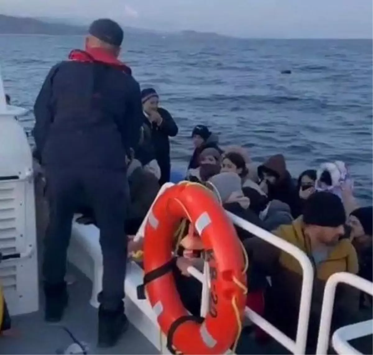 Yunanistan unsurları tarafından geri itilen 64 kaçak göçmen kurtarıldı