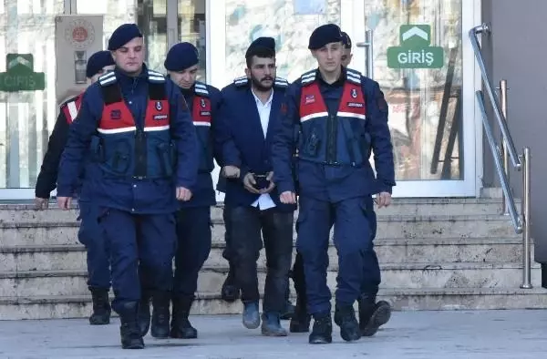 45 yıl kesinleşmiş hapis cezası var! Çocuğa istismar dahil 12 suçtan aranan firari hükümlü, annesinin evindeki tünelde yakalandı 45 yıl kesinleşmiş hapis cezası var! Çocuğa istismar dahil 12 suçtan aranan firari hükümlü, annesinin evindeki tünelde yakalandı