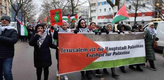 Berlin'de Filistin'le Dayanışma Yürüyüşüne Polis Müdahalesi