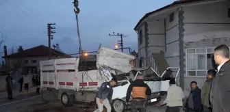 Konya'da küçükbaş hayvan yüklü kamyonet devrildi, 2 kişi hayatını kaybetti