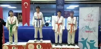 Manisa'da Okul Sporları Karate Müsabakalarında İl 3'üncüsü Mehmet Sarıtaş Bölge Şampiyonasında Temsil Edecek