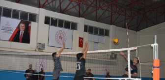 Şemdinli'de Cumhuriyet'in 100. Yılı Voleybol Turnuvası Sona Erdi