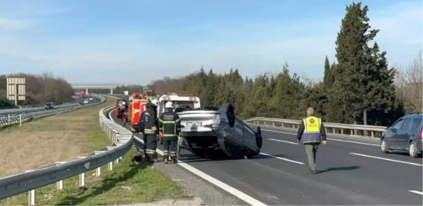 TEKİRDAĞ'da TEM Otoyolu'nda 3 Otomobilin Karıştığı Kazada 3 Kişi Yaralandı