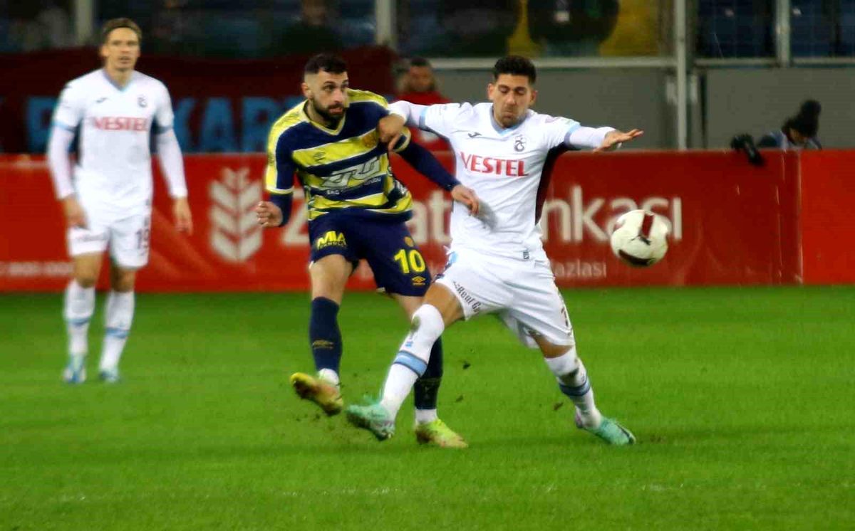 MKE Ankaragücü ile Trabzonspor arasındaki maçta ilk yarı golsüz eşitlik