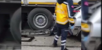 Ankara'da buzlanma kazası; park halindeki TIR'a çarpan otomobilin sürücüsü öldü