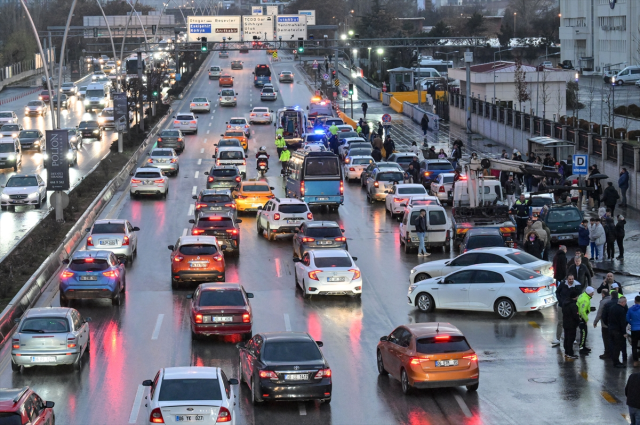 Ankara'da zincirleme kaza: 26 araç birbirine girdi