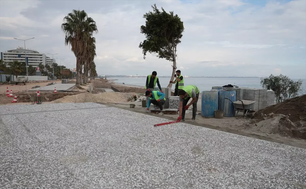 Antalya'da Konyaaltı Sahil Projesi'nde Çalışmalar Devam Ediyor