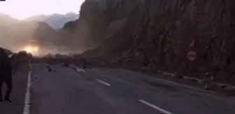 Artvin-Ardahan kara yolunda heyelan sonrası temizlik çalışmaları başladı