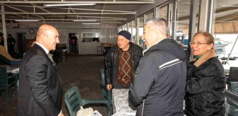 İzmir Büyükşehir Belediye Başkanı Tunç Soyer, Karşıyakalı balıkçıları ziyaret etti