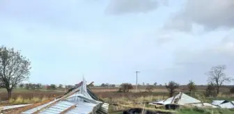 Çanakkale'de Fırtına: Ağıl ve Hayvan Damlarının Çatıları Zarar Gördü