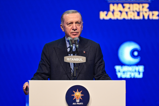Cumhurbaşkanı Erdoğan'dan CHP lideri Özel'e: İnşallah seçimlerde Özgür efendiyi de özgürleştireceğiz