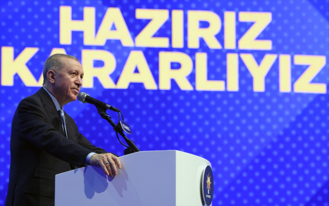 Cumhurbaşkanı Erdoğan'dan CHP lideri Özel'e: İnşallah seçimlerde Özgür efendiyi de özgürleştireceğiz