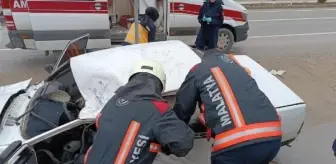 Malatya'da otomobil su tahliye kanalına devrildi, sürücü yaralandı