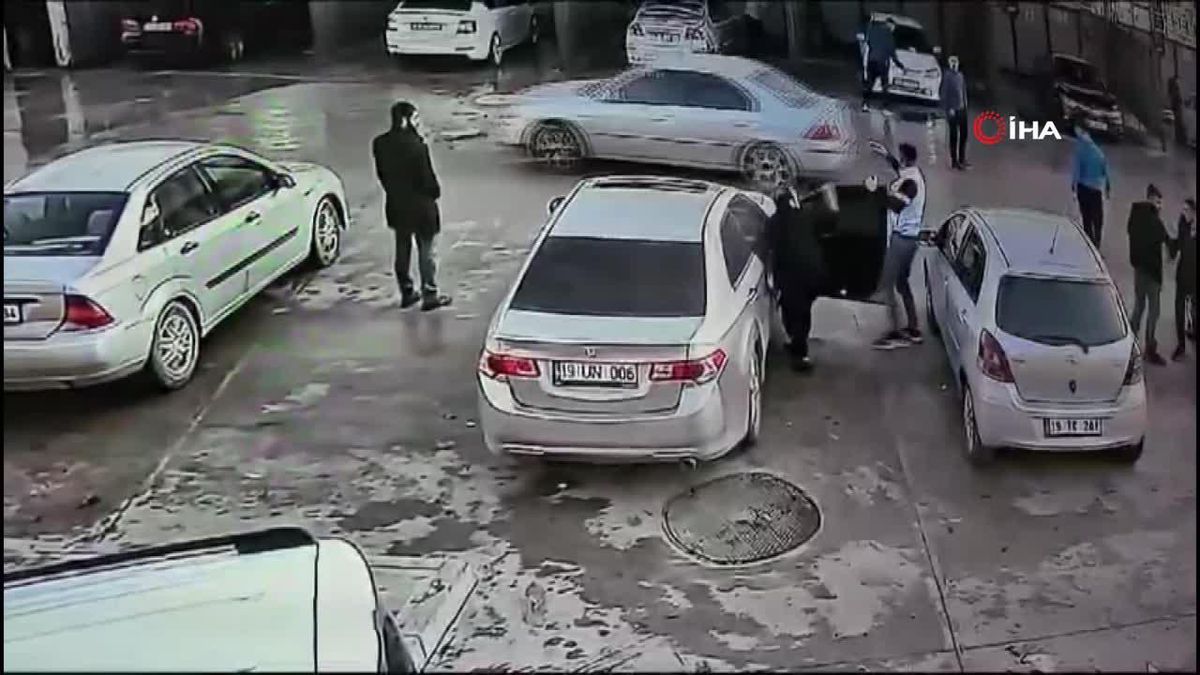 Benzin istasyonundaki saldırı anı güvenlik kamerasına yansıdı