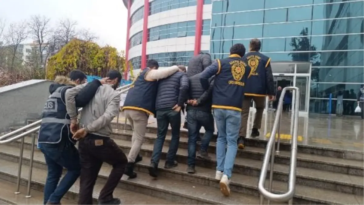 Adıyaman'da Boşaltılan Binalardan Kombi Çalan 6 Şüpheli Tutuklandı