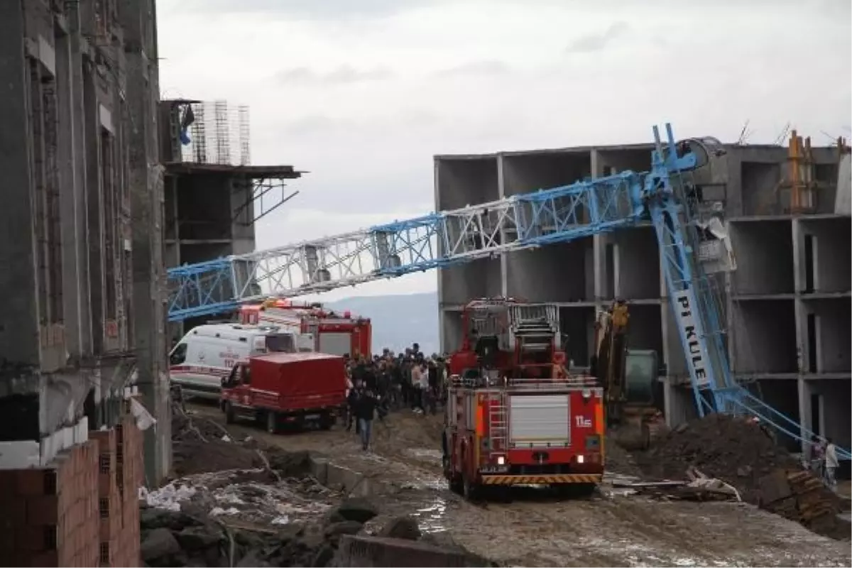 Manisa'da İnşaat İşçisi Kule Vincin Demirlerine Asılı Kalıp Hayatını Kaybetti