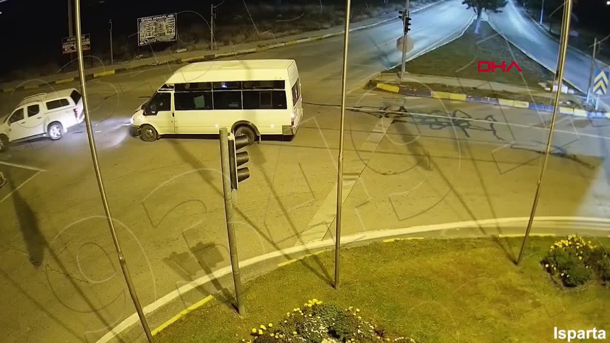 Isparta'da 4 kaza mobese kameralarına yansıdı