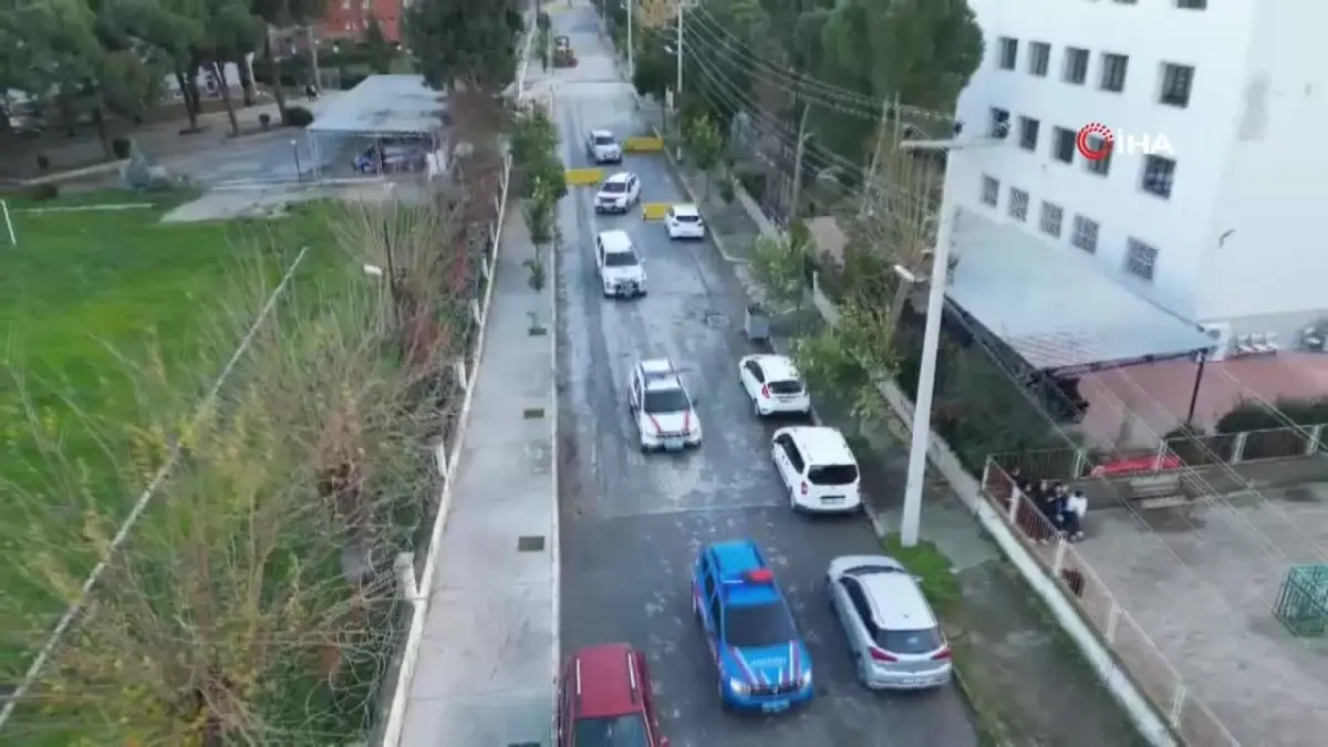 İzmir'de kaçak sigara fabrikasına baskın: 52 milyonluk ürün ele geçirildi