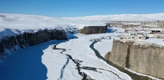 Ağrı'daki Murat Kanyonu Karla Kaplandı