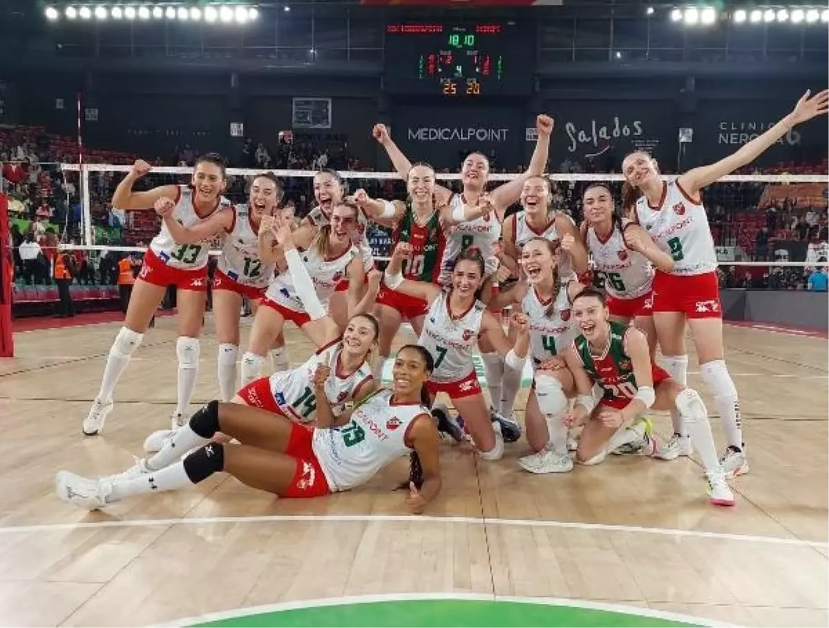 Karşıyaka Medical Point, seyirci rekorunu kırarak Göztepe'yi mağlup etti