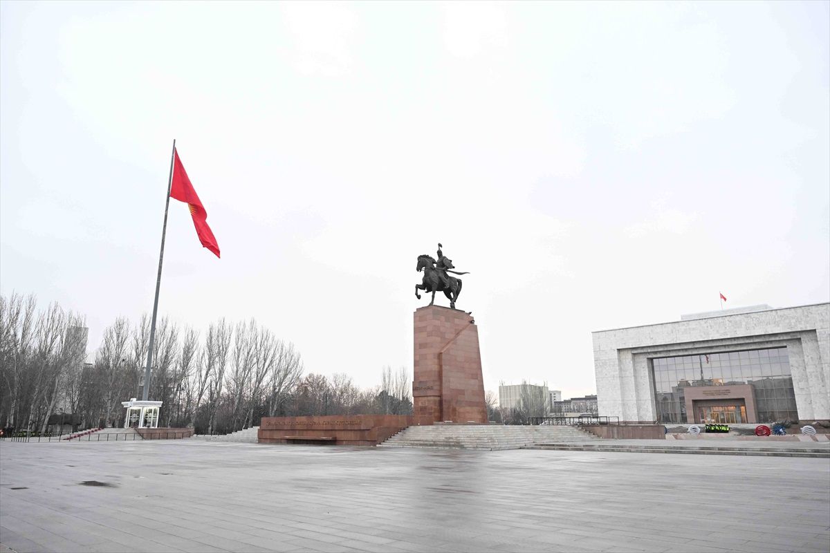 Kırgızistan'da Ülke Bayrağı Tasarımında Değişiklik Yapıldı