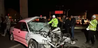 Muş'ta Kontrolden Çıkan Otomobilde 2 Kişi Yaralandı