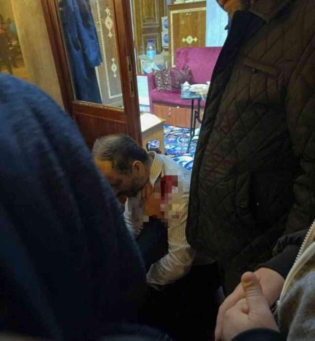 Namaz sırasında camide huzursuzluk çıkaran şahıs imamı bıçakladı Namaz sırasında camide huzursuzluk çıkaran şahıs imamı bıçakladı