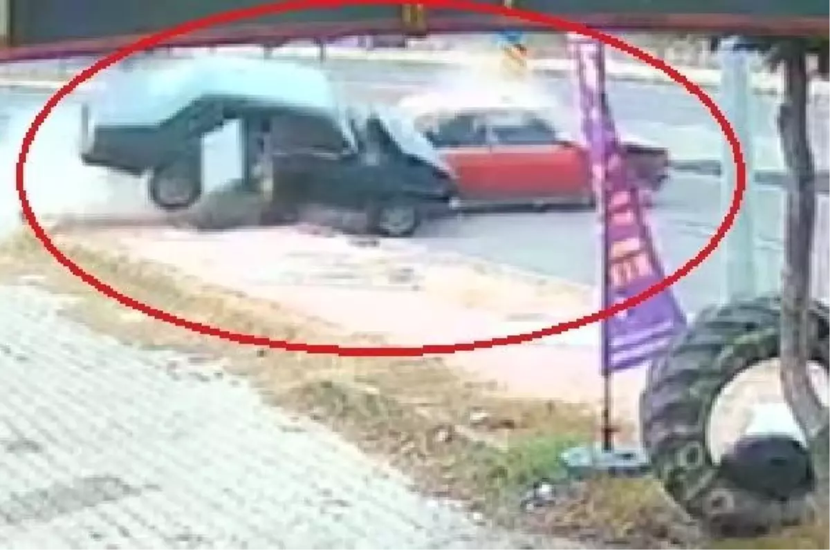 Nevşehir'de 2 otomobil çarpıştı, 2 sürücü hafif yaralandı