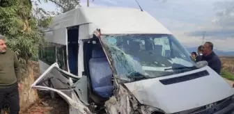 Osmaniye'de servis minibüsü ağaca çarptı: 4'ü öğrenci 6 kişi yaralandı