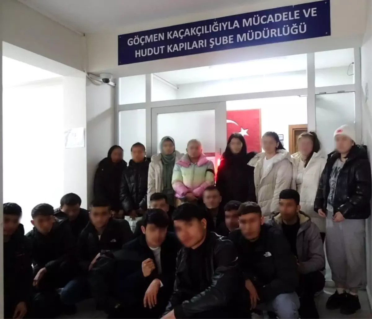 Isparta'da Sahte Kira Sözleşmesiyle İkamet İzni Alan 50 Yabancı Uyruklu Şahıs Sınır Dışı Edildi