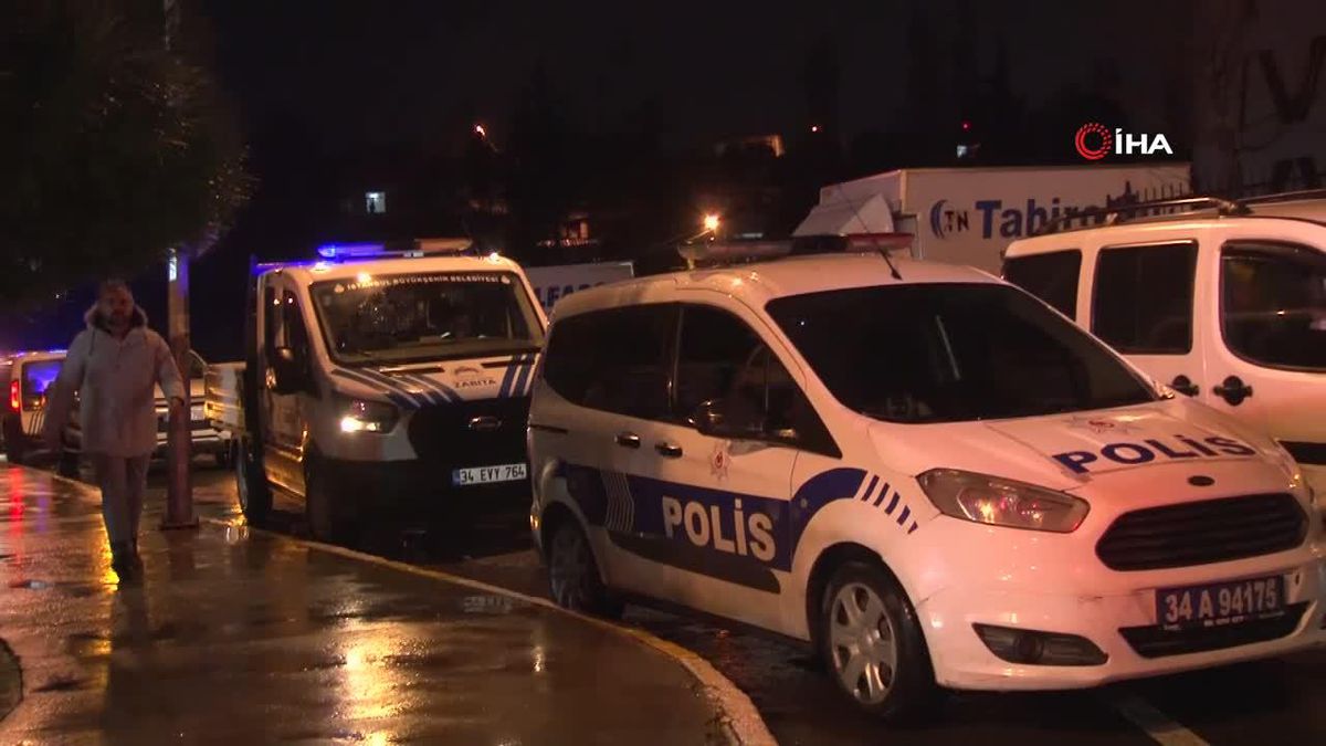 Pendik'te aşırı yağış nedeniyle istinat duvarı çöktü