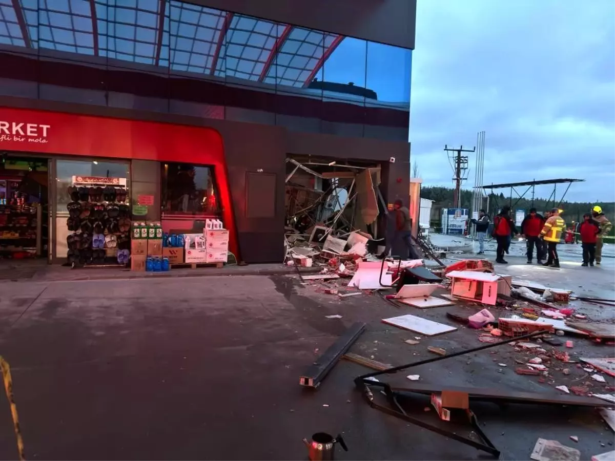 Balıkesir'de Akaryakıt İstasyonunda Patlama: 2 Yaralı
