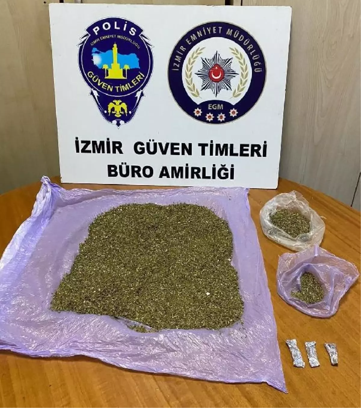 İzmir'de Cezaevi Firarisi Yakalandı, Uyuşturucu Ele Geçirildi