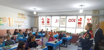 Edirne'de Jandarma, İlkokul Öğrencilerine Bilgilendirme Faaliyetleri Yaptı