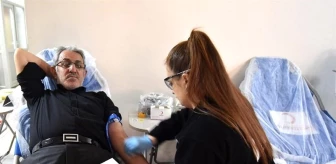 Erzurum Büyükşehir Belediyesi ESKİ personelleri Kızılay'a kan bağışında bulundu