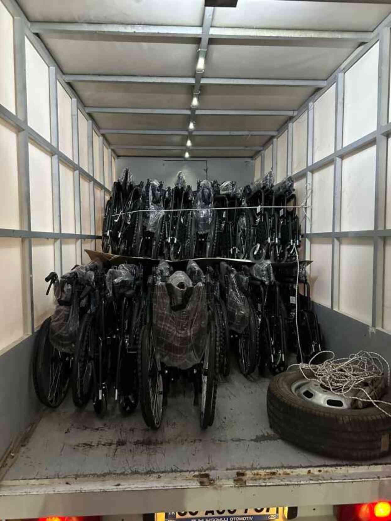 Help Yetim'den engellilere tekerlekli sandalye yardımı