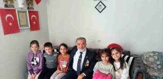 Kütahya'da öğrenciler Kıbrıs gazisini evinde ziyaret etti