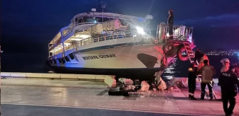 İzmir'de kaptanı rahatsızlanan yolcu vapuru karaya çarptı
