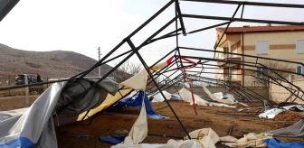 Karaman'da Şiddetli Rüzgar ve Fırtına Hayvan Çadırlarını Yıktı