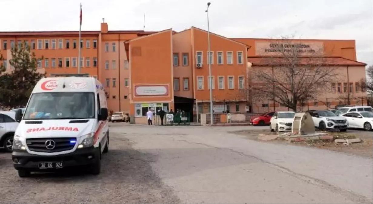 Kayseri'de 12 öğrenci zehirlenme şüphesiyle hastaneye kaldırıldı