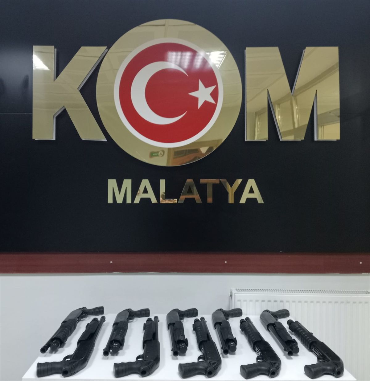 Malatya'da ruhsatsız 10 tüfek ele geçirildi, 1 şüpheliye yasal işlem yapıldı