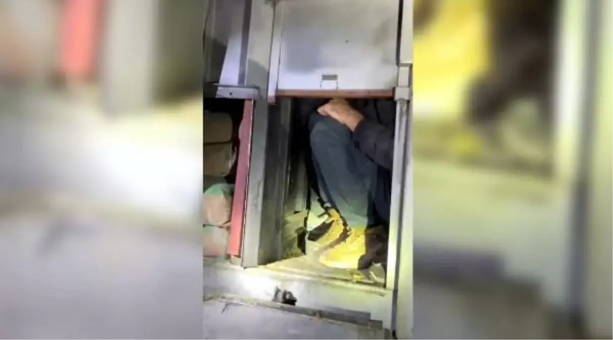 Bitlis'te TIR'da kaçak göçmen operasyonu: 24 kişi yakalandı