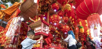 Cakarta'da Çin Yeni Yılı'na Özel Süsler Satılıyor