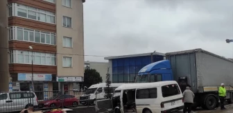 Bandırma'da kamyonet ile tır çarpışması: 1 ölü, 2 yaralı